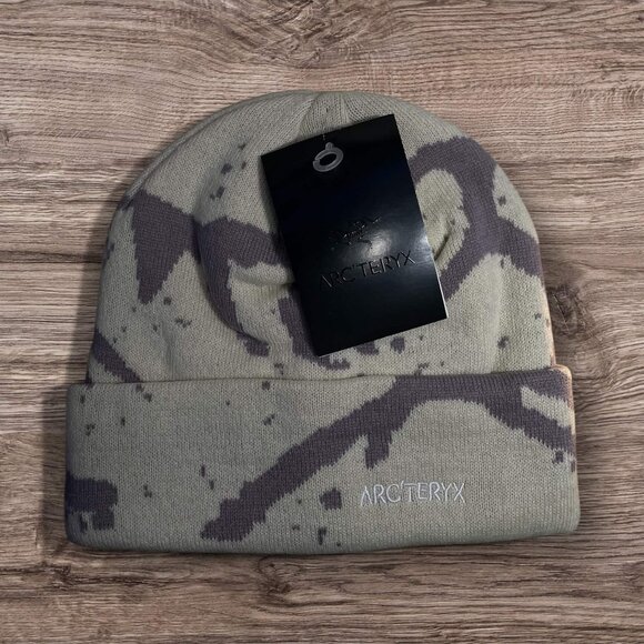 Arc'teryx Other - Arc'teryx Fernie Toque Beanie Cream/Purple